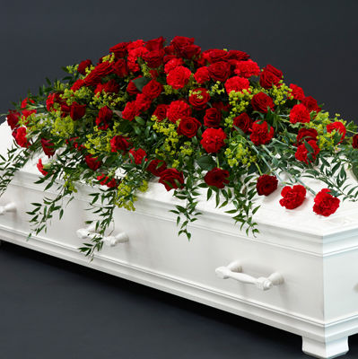 Interflora_kistedekorasjon%C2%A0rod